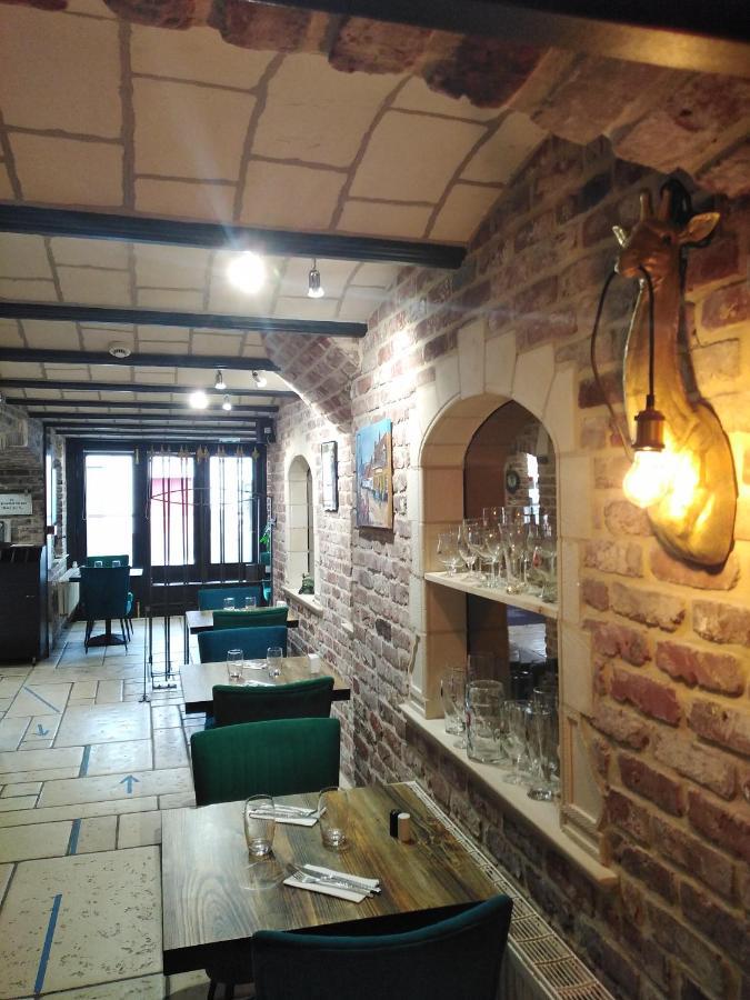ホテル Les Remparts La Madelaine-sous-Montreuil エクステリア 写真