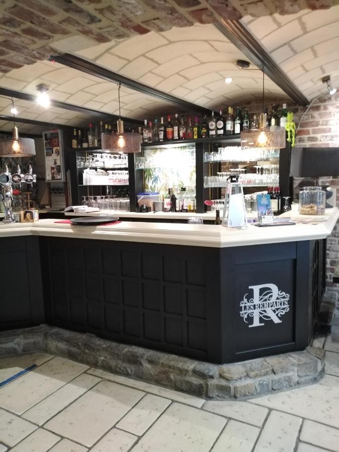 ホテル Les Remparts La Madelaine-sous-Montreuil エクステリア 写真